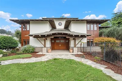 2540 Crow Foot Lane photo 2