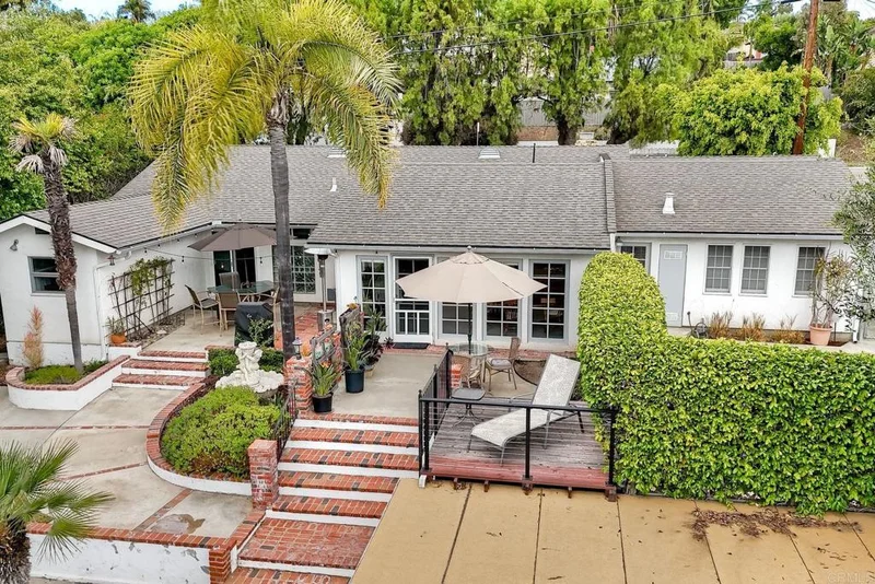 2301 Ivy Rd, Oceanside, CA 92054