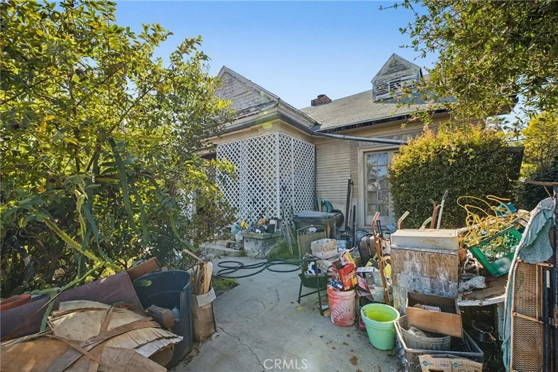 773 N Alexandria Avenue photo 2