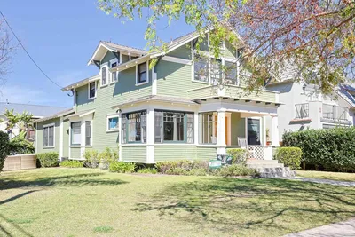 576 E photo 2