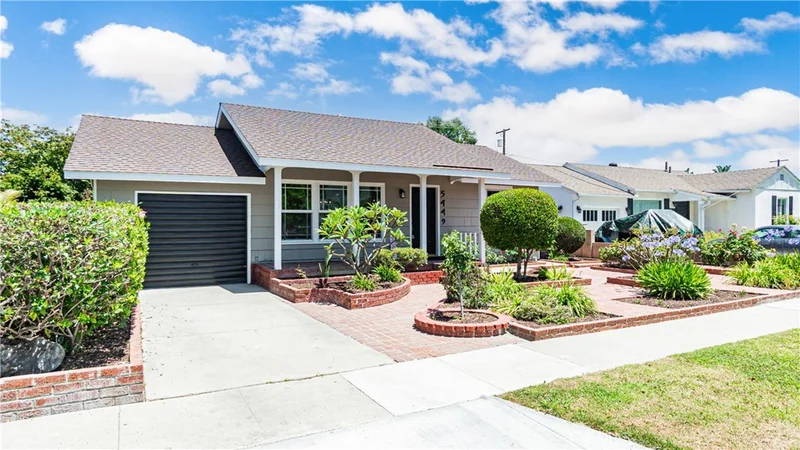 5449 E Fairbrook photo 2
