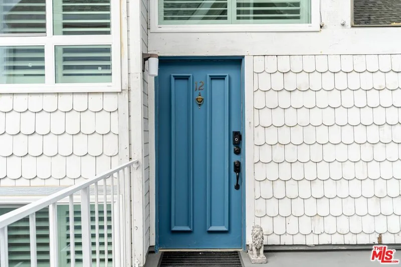 1121 E Wilson Avenue 12 photo 2