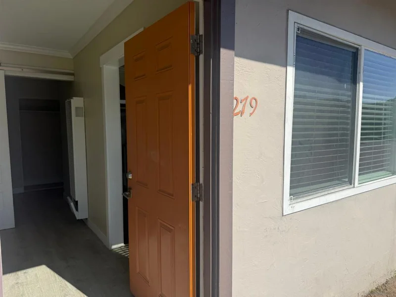 279 S Mollison Ave photo 2