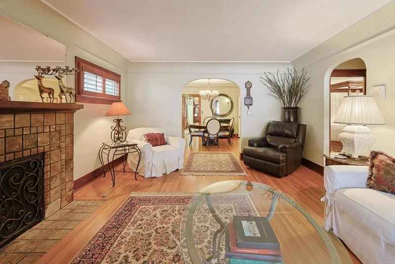 1027 Encino photo 2