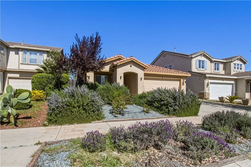 1525 La Sierra Street photo 2