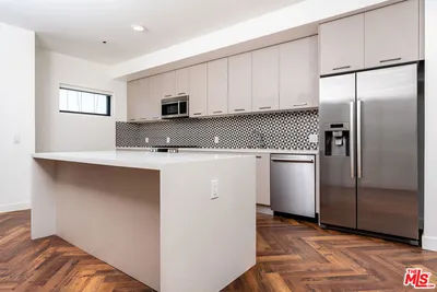 1250 N Fairfax Avenue 510 photo 2