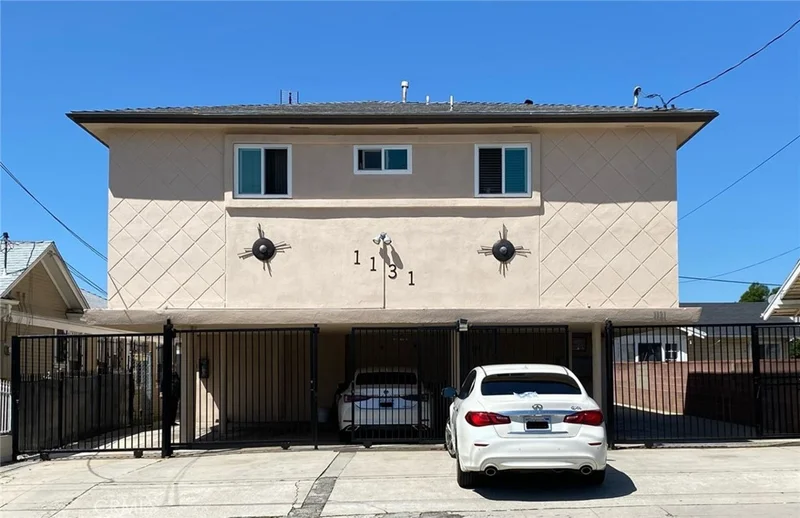 1131 N Kenmore 7 photo 2