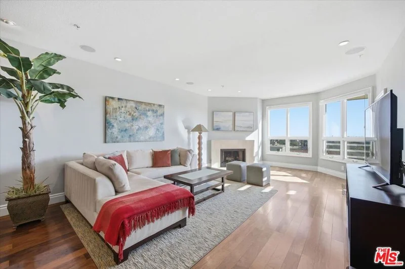 2602 E 20th Street 202B, Signal Hill, CA 90755