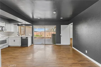 21449 Applewood photo 2