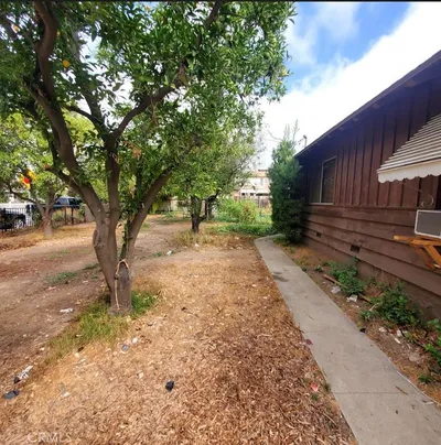 6352 N Muscatel photo 2