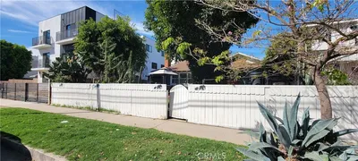 6467 Woodley photo 2