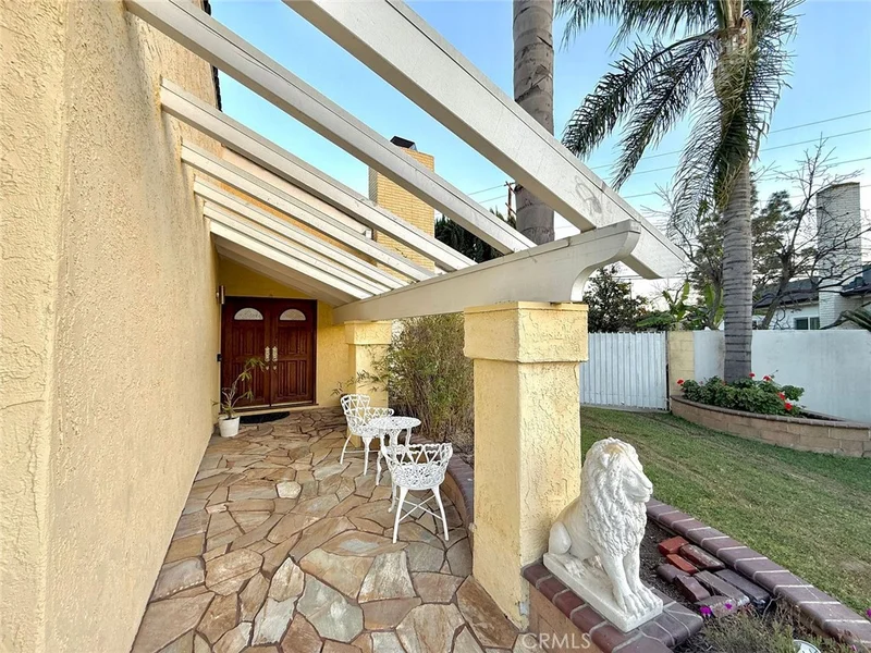 Photo 2 of 17320 Alexandra Cir