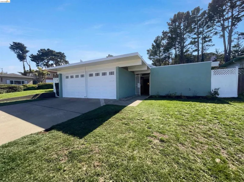 Photo 2 of 2361 Oakmont Dr