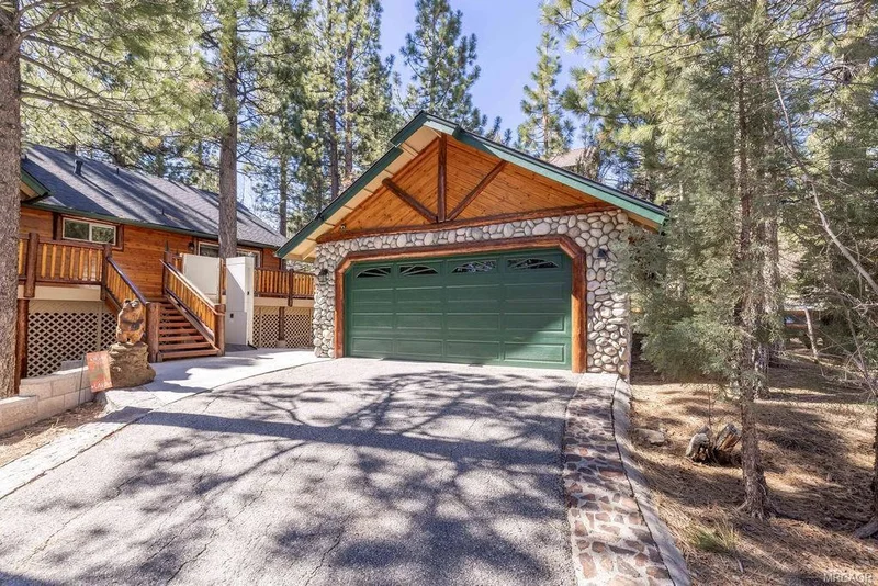 42779 Castlewood Road photo 2