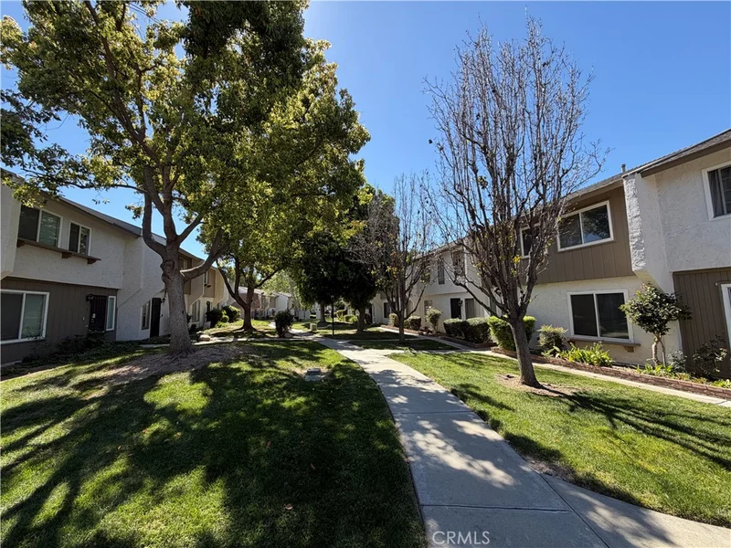 1091 Clark photo 2