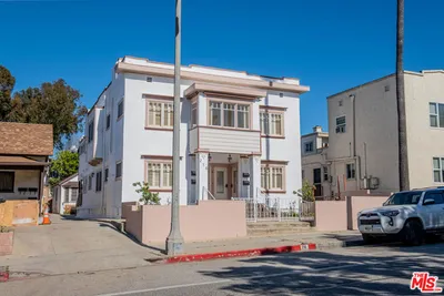 216 N Catalina 216B photo 2