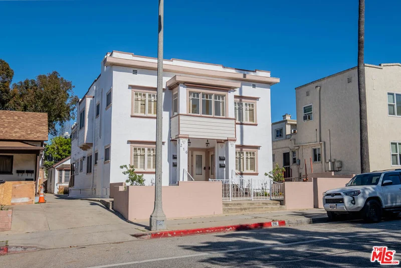 216 N Catalina 216C photo 2