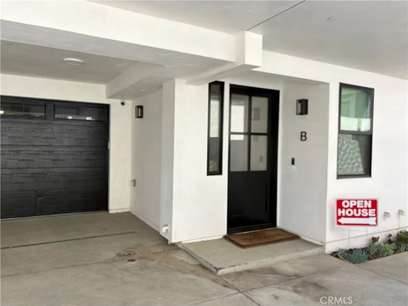 2621 Gates Avenue B photo 2