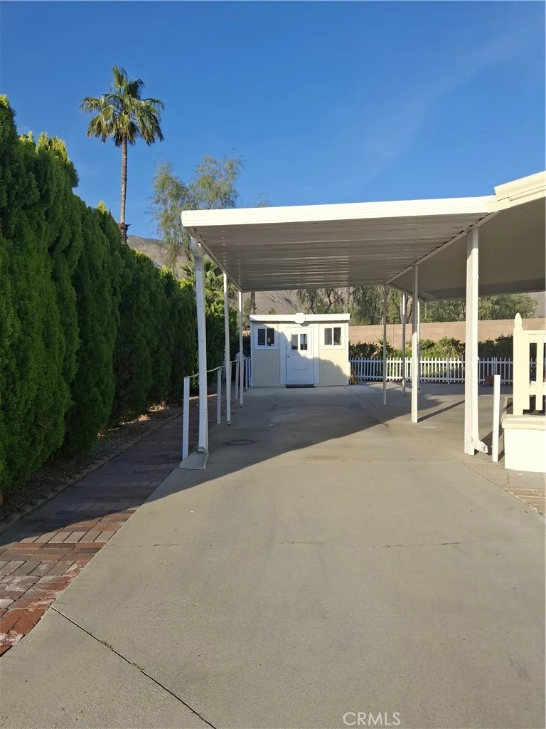 Photo 2 of 1385 Frontier Avenue
