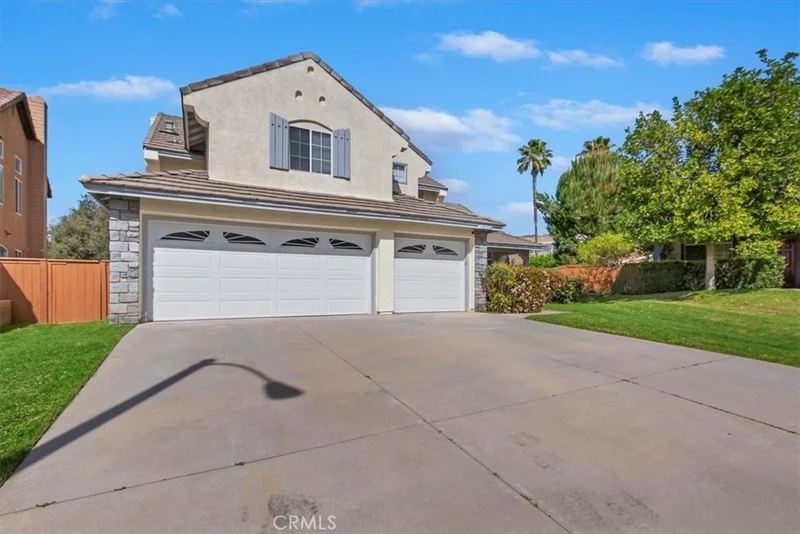 10011 Thornbird Court N photo 2
