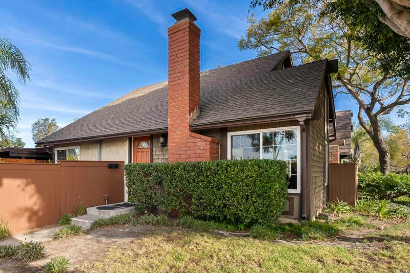 10665 Escobar Drive photo 2