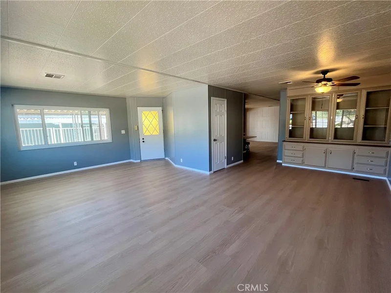 10333 Overland photo 2