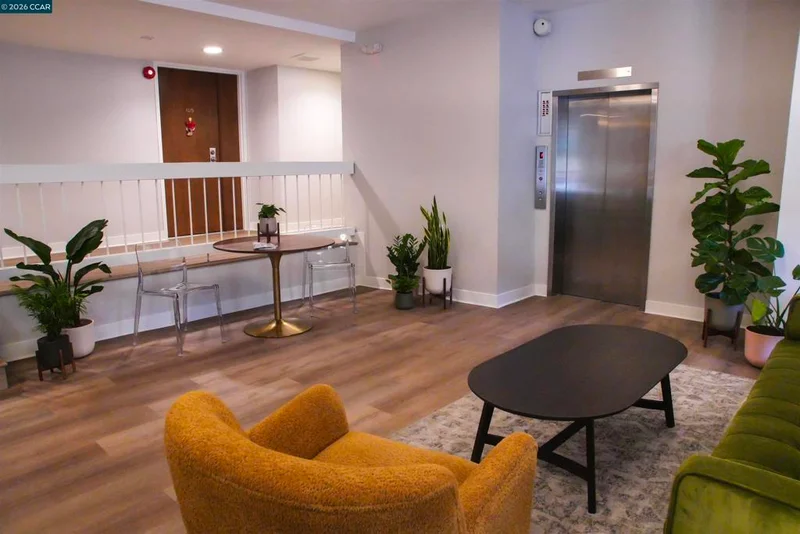 5340 Broadway Terrace 203 photo 2