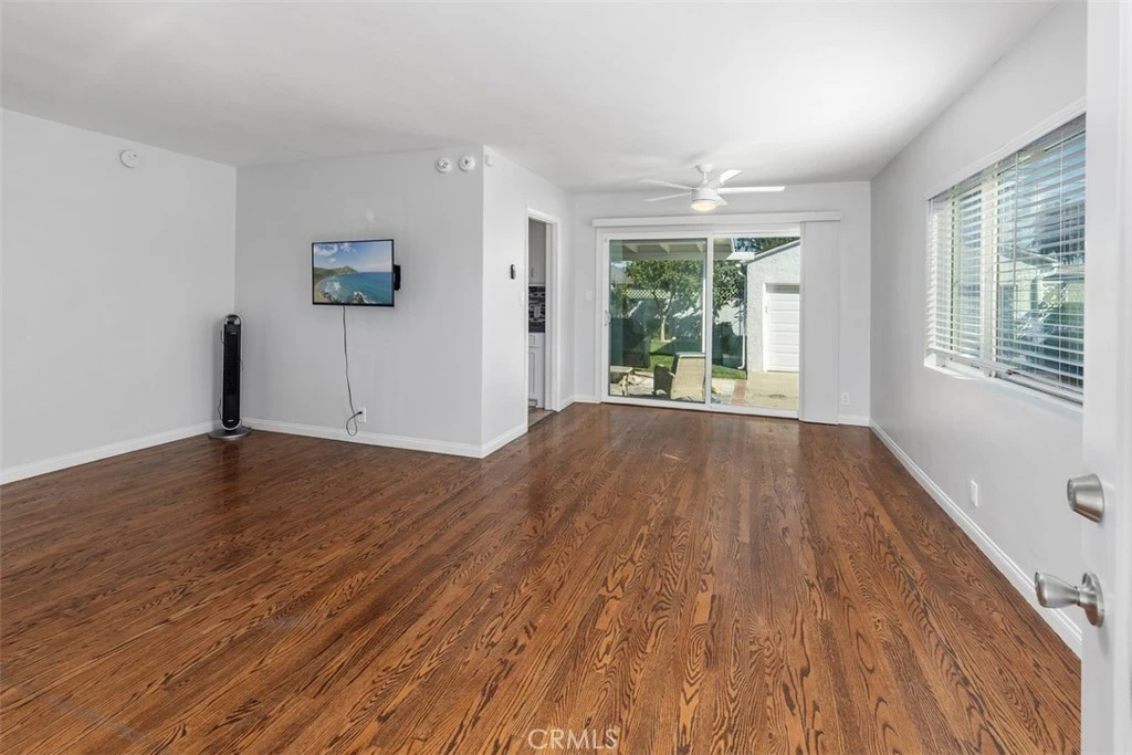 Interior 4