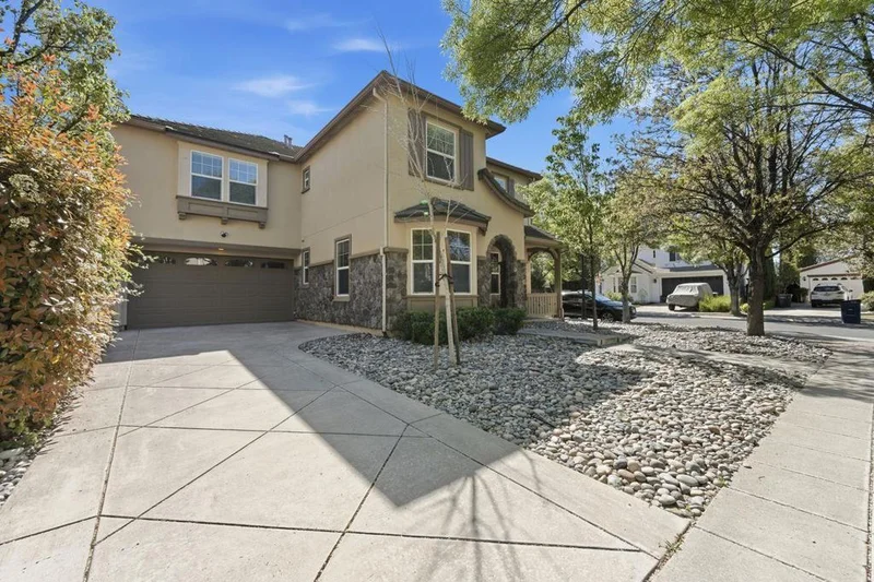 Photo 2 of 698 W Rico Way
