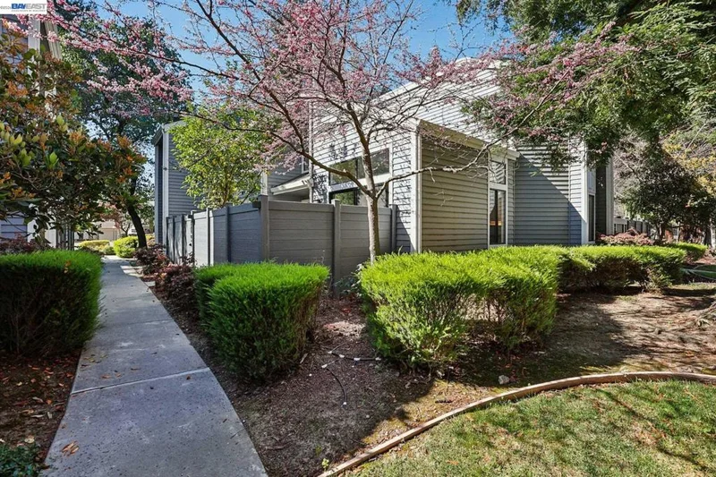 5375 Black Ave 1 photo 2