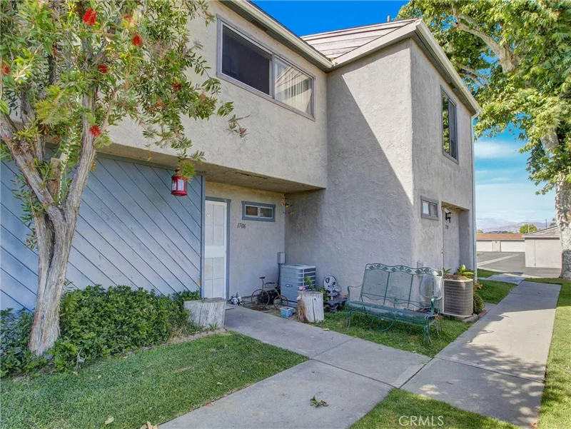 Photo 2 of 1706 Puente Avenue
