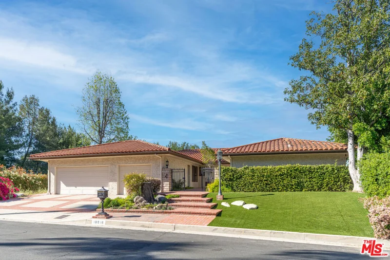 18919 La Montana Place, Tarzana, CA 91356