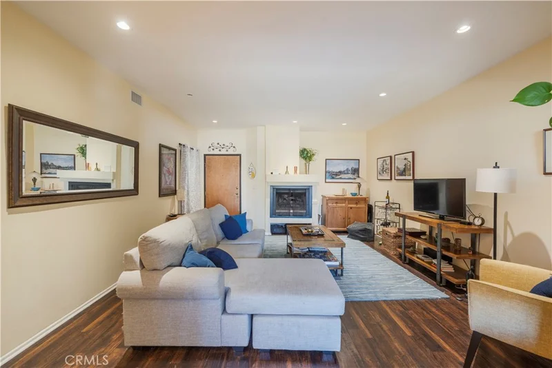 7211 Cozycroft 32 photo 2