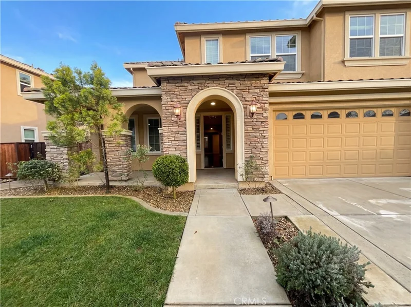 8581 Pinehollow photo 2