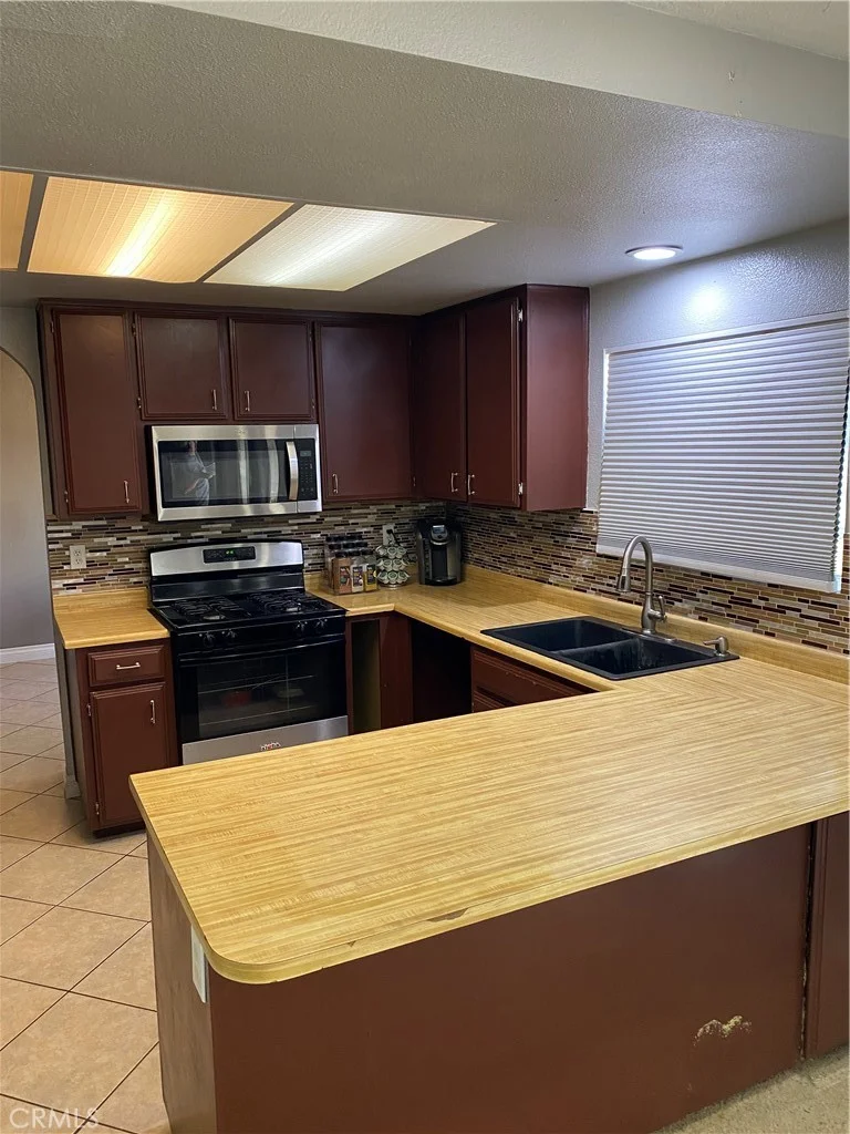 1423 W Hoffer photo 2