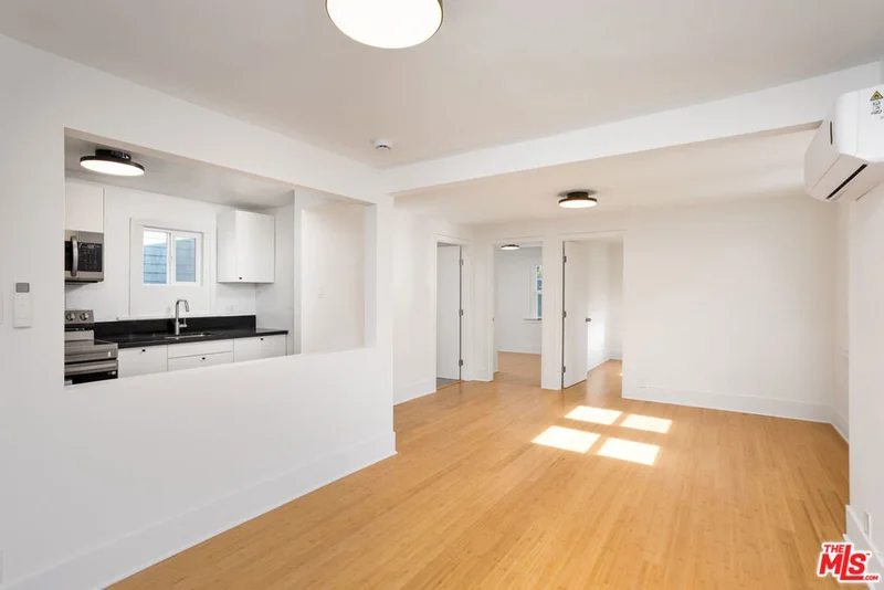Photo 2 of 126 Franklin Court 1/2