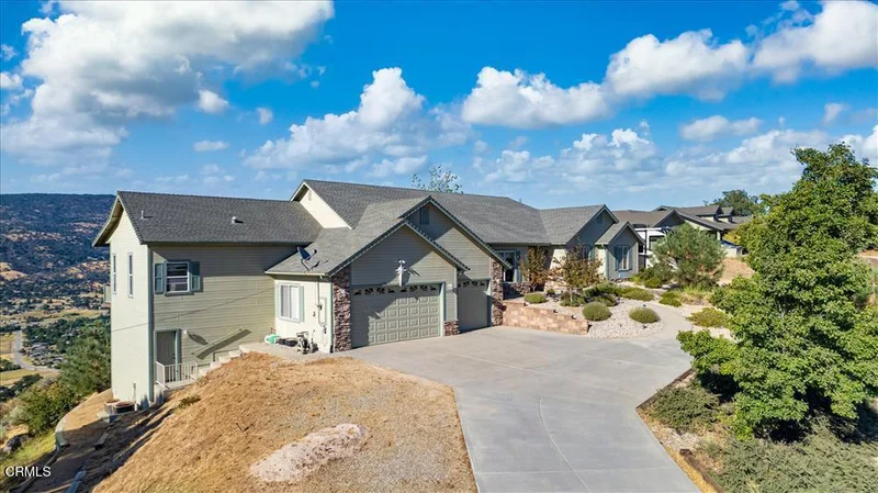 Photo 2 of 30730 Fox Ridge Court