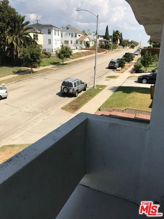 2018 S Longwood Avenue 4 photo 2