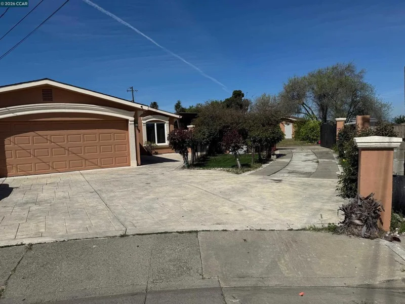 Photo 2 of 5 Island View Dr