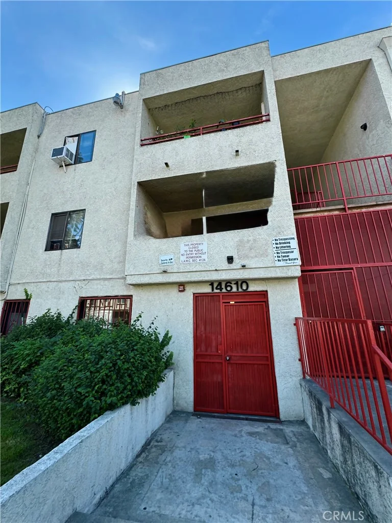 14610 Delano 211 photo 2