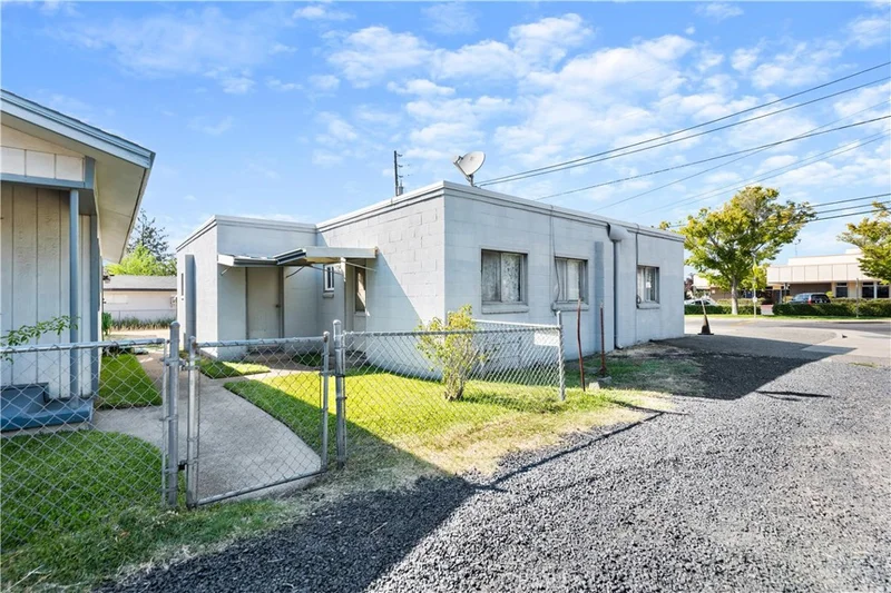3142 Burlington photo 2