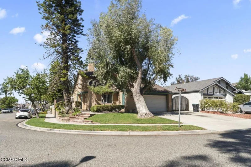 2461 Pinewood Place photo 2