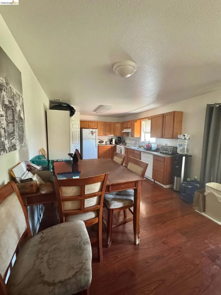 27 Robinson Ave photo 2