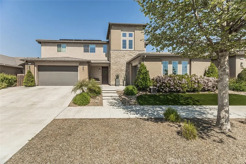 877 Treasure Hills photo 2