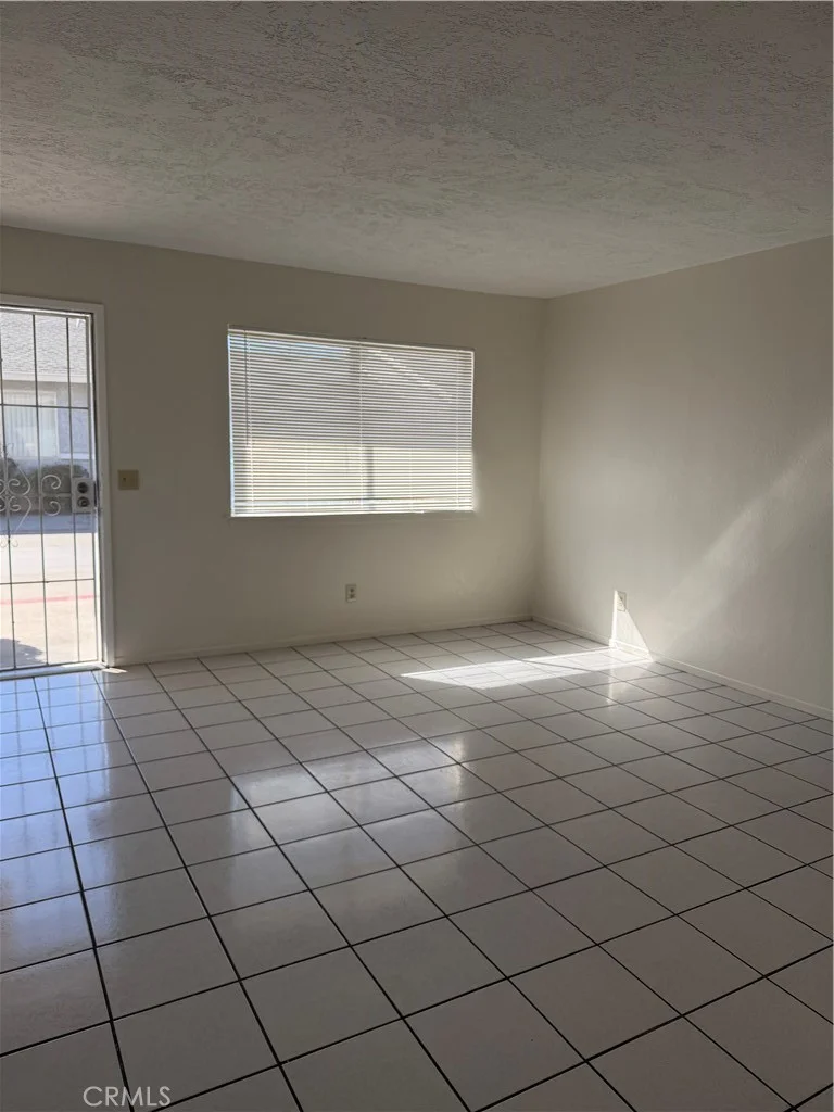 16230 Sequoia Street photo 2