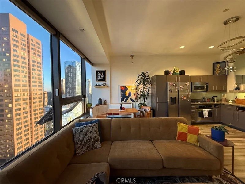 1100 Wilshire Blvd 2010 photo 2