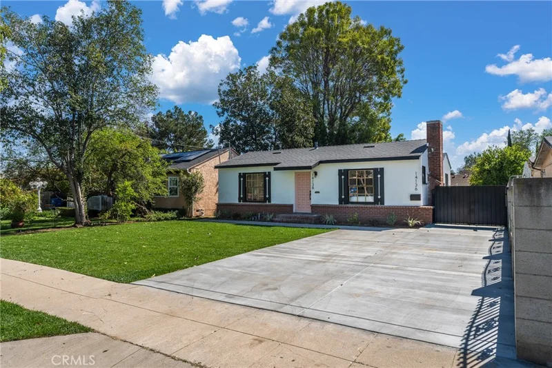 Photo 2 of 14138 Archwood
