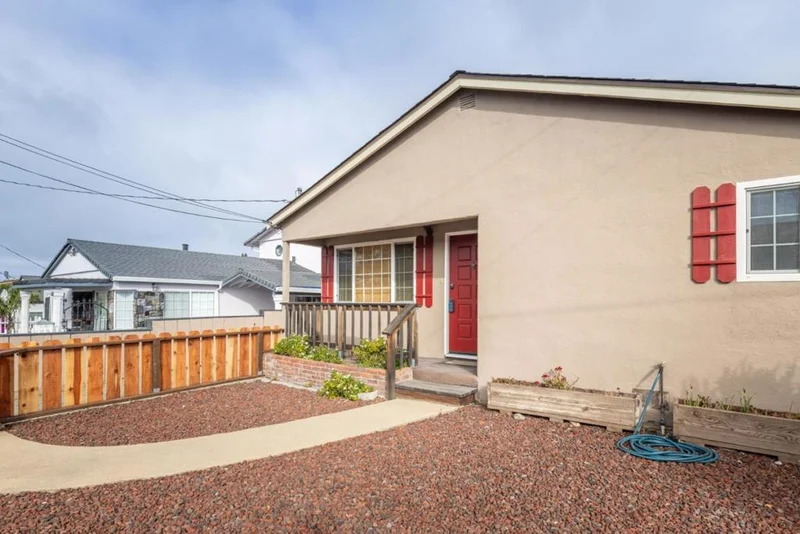 Photo 2 of 1233 Hilby Avenue