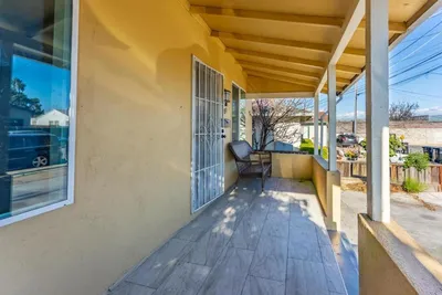 1453 Whitton Ave photo 2