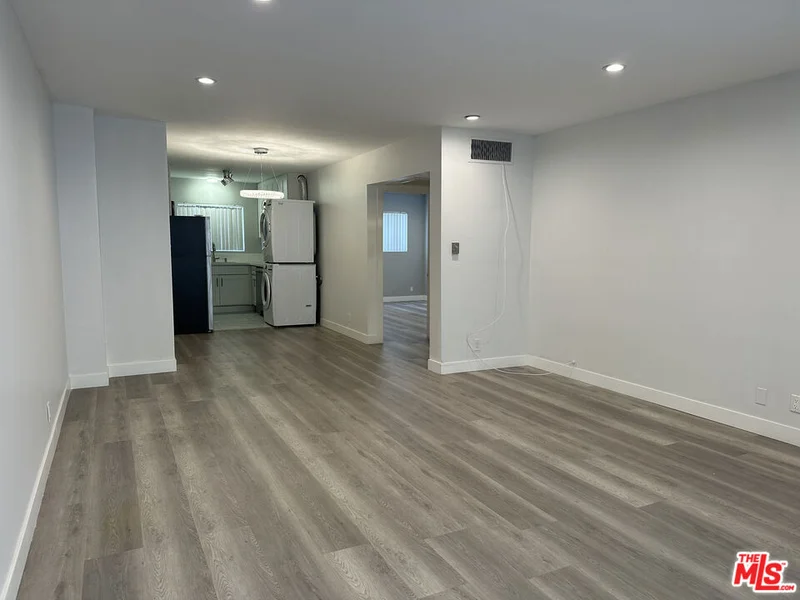 326 S Serrano Avenue 4 photo 2